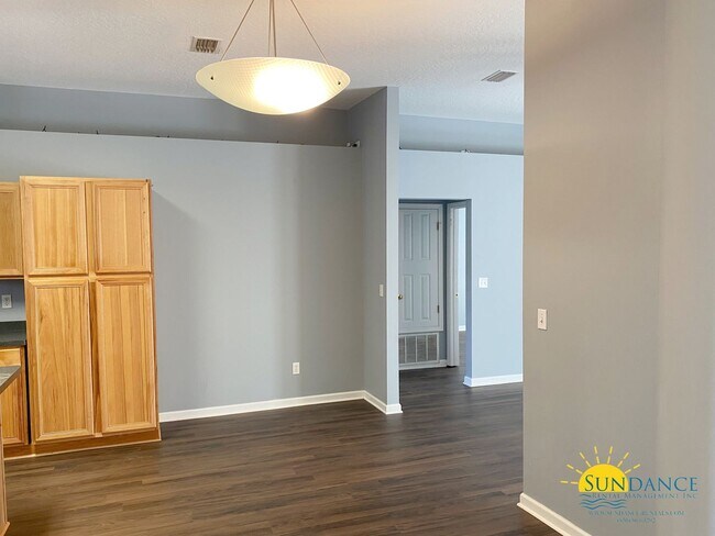 Building Photo - Lovely 3 Bedroom Home in Navarre