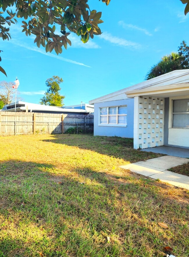 Foto del edificio - 1327 Eugene Black St