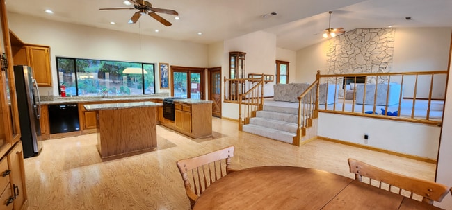 Building Photo - 3556 Mesa Verdes Dr