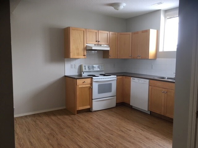 Photo du bâtiment - 2 Bed 1 Bath Unit in Olds, AB