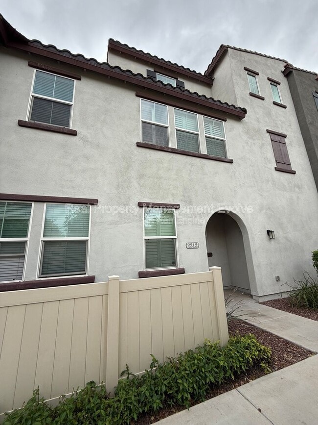 Photo - 2212 E Hidalgo Ave Townhome