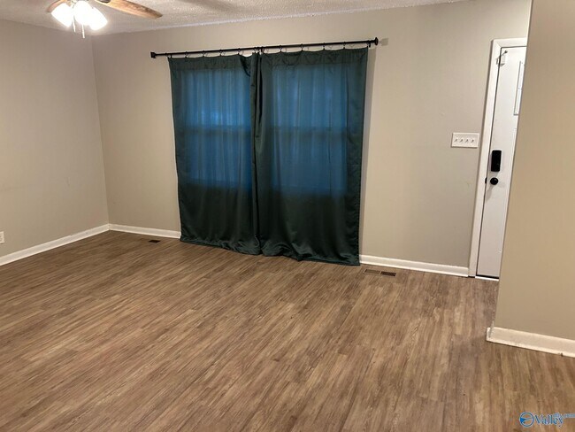 Foto del edificio - 3721 Broadmor Rd NW