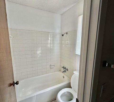 Building Photo - Nice 3 bedroom 2 bath residence