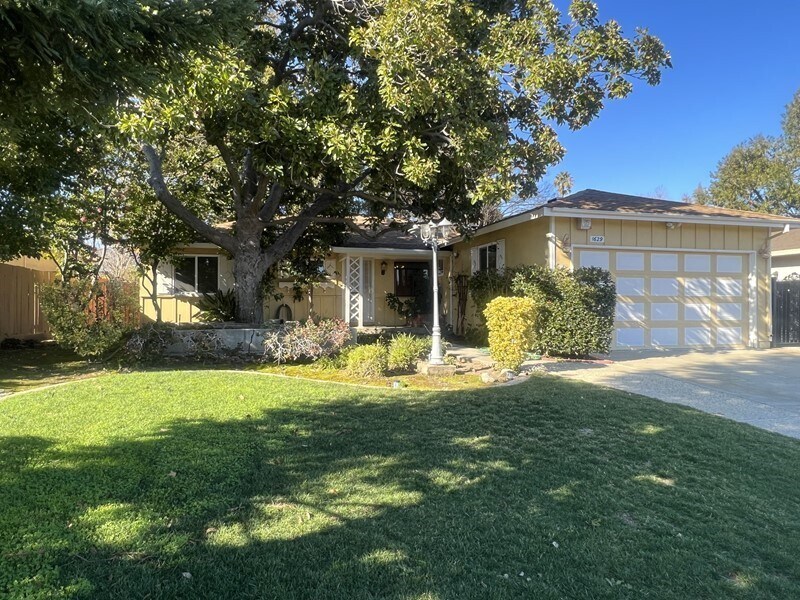 Primary Photo - Beautiful 3 Bedroom Home in Great Campbell...