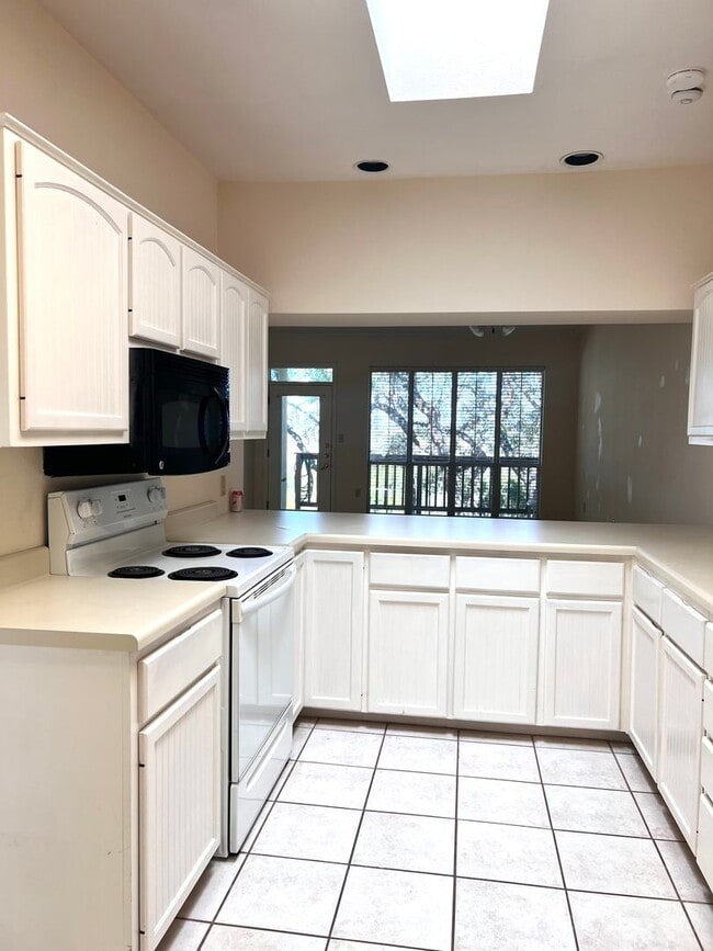 Building Photo - 55+ Condo at the Highlander