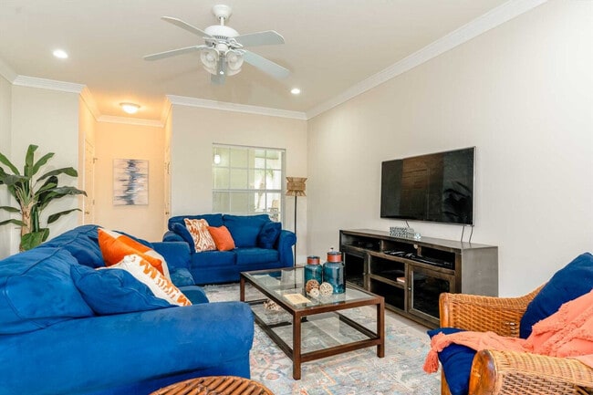 Building Photo - 2 E Lantana St