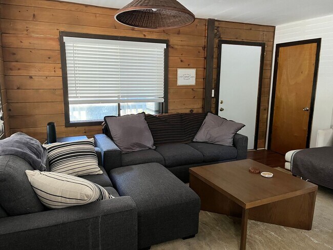 Foto del edificio - 24030 Pioneer Camp Rd