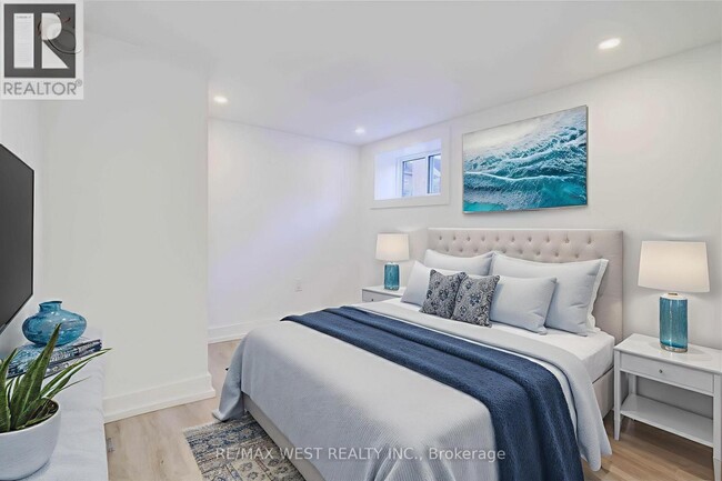 Building Photo - 129 Curzon St