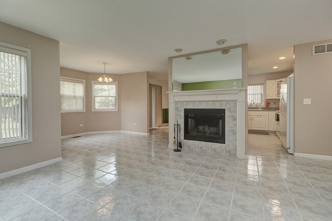 Building Photo - 16046 S Fairfield Dr