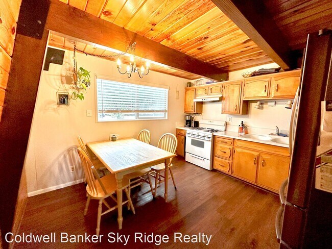 Building Photo - 3 br, 2 bath House - 864 Panamint Mountain...