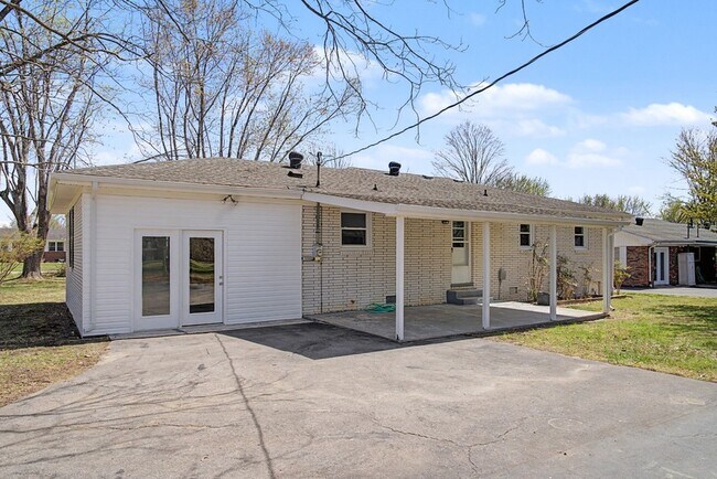 Foto del edificio - 521 Greenwood Dr
