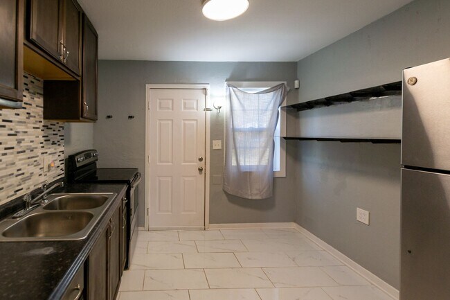 Foto del edificio - Charming 2-Bed, 1-Bath Home in South Oklah...