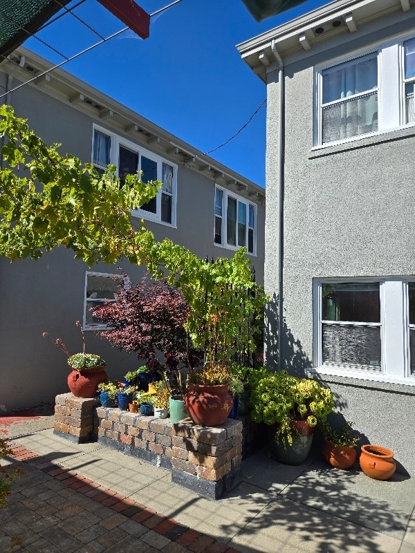 Building Photo - 203 Howard St