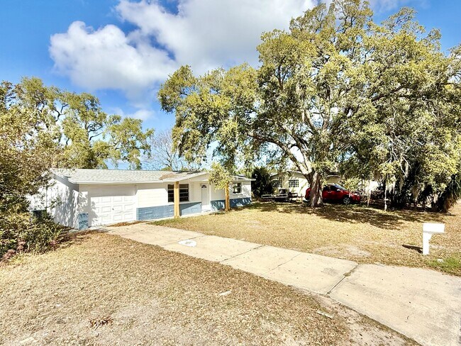 Building Photo - 12909 Kings Manor Ave