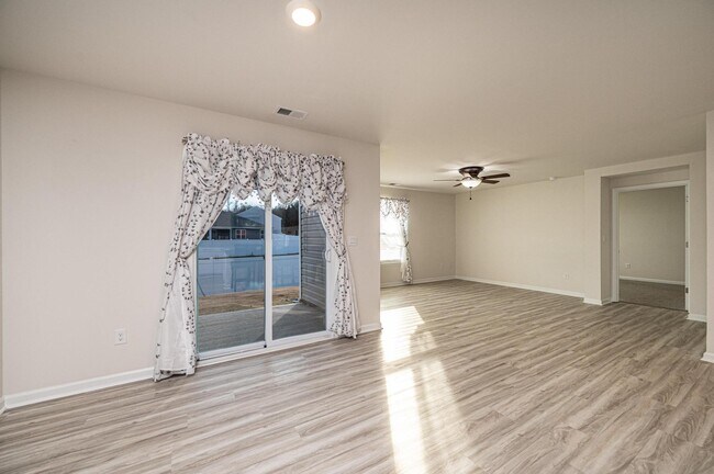 Foto del edificio - 2452 Goose Fair Rd