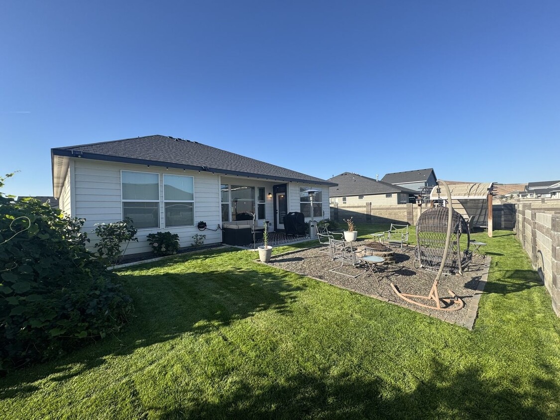 Building Photo - Welcome Home! 3 bed/2 bath in West Richland