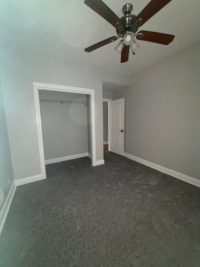 Building Photo - 4933 S Prairie Ave