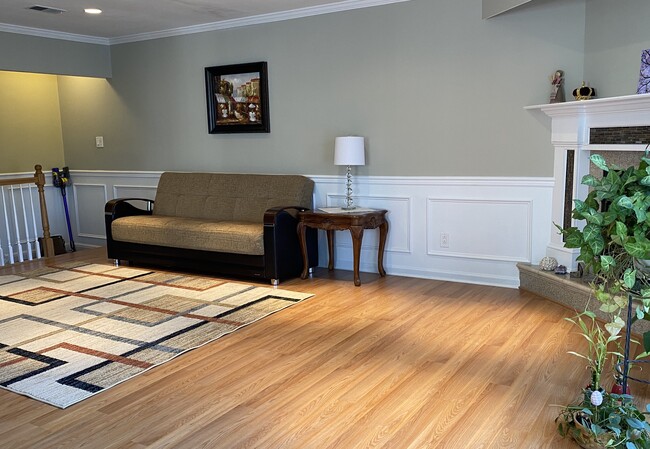 Building Photo - 185 Woods Edge Dr