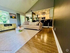 Building Photo - 422 Waters Edge Dr