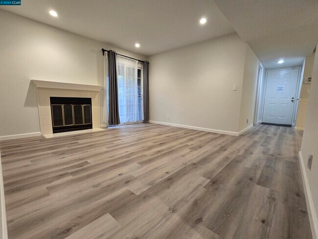 Foto del edificio - 640 Canyon Oaks Dr