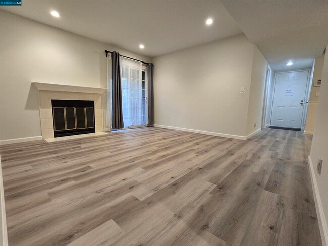 Building Photo - 640 Canyon Oaks Dr