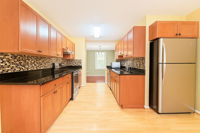 Foto del edificio - CONVENIENT TO FORT BELVOIR - LORTON TOWNHOUSE