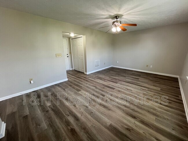 Building Photo - 10804 Chenille Ct