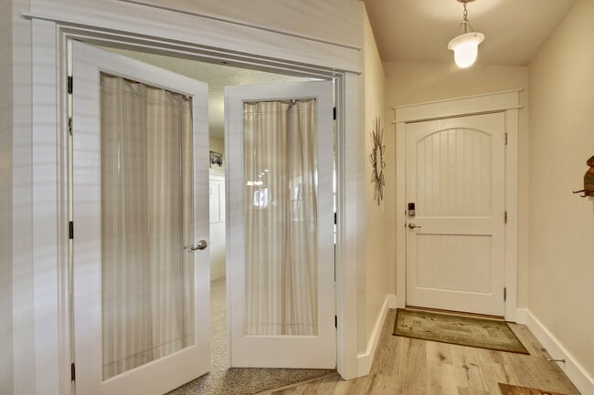 Building Photo - 6038 S Rising Sun Way