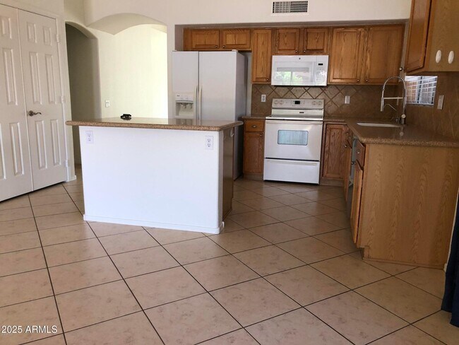 Foto del edificio - 4451 E Dry Creek Rd