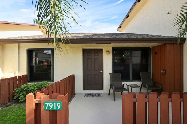 Photo - 7919 SE Villa Cir Apartment
