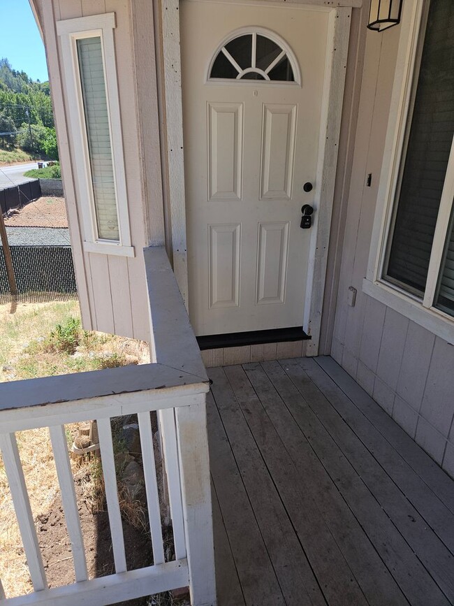 Building Photo - Available Now in Kelseyville Riviera