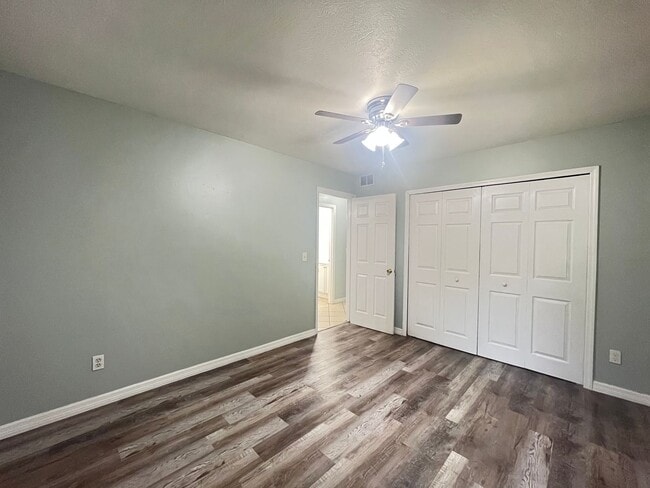 Building Photo - Must-See 2 Bedroom Home with Spacious Yard...