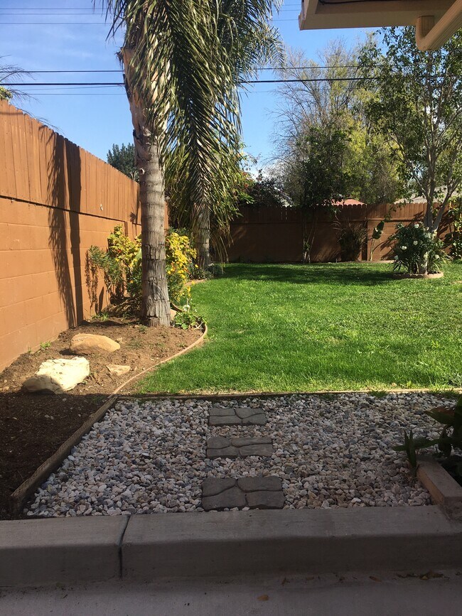 Foto del edificio - 10022 Kester Ave