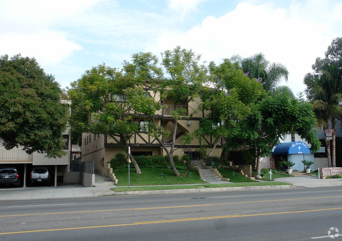 Building Photo - 14221 Burbank Blvd