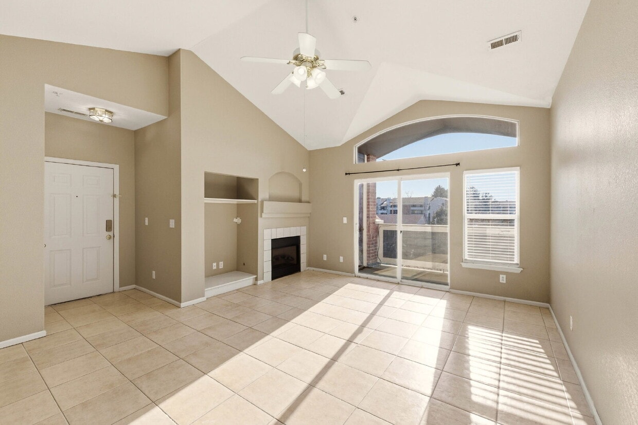 2 Bed 2 Bath Condo With Balcony! - 2 Bed 2 Bath Condo With Balcony!