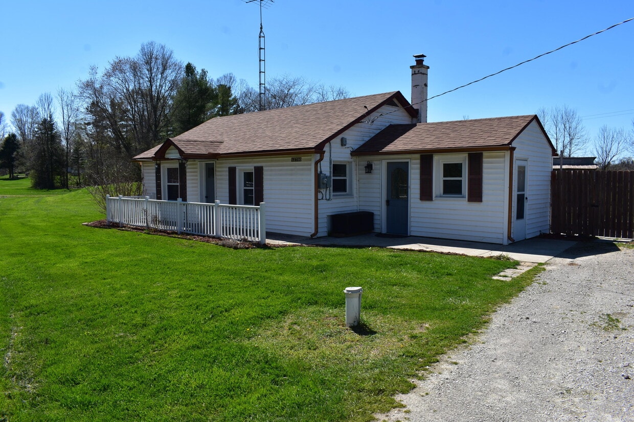 Primary Photo - 12790 Dennison Rd