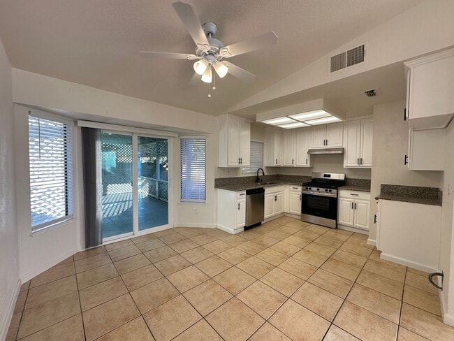 Foto del edificio - Move In Ready 3 Bedroom!