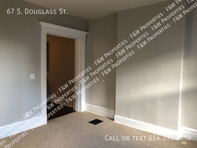 Foto del edificio - 67 S Douglass St