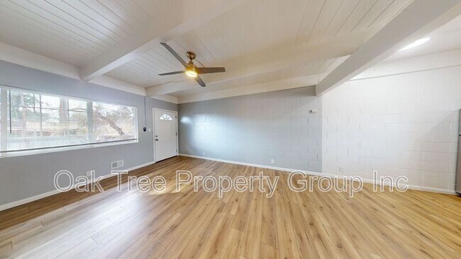 Foto del edificio - 7867 Bancroft Ave