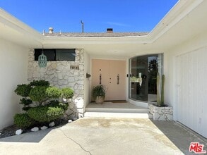 Building Photo - 6414 Senford Ave