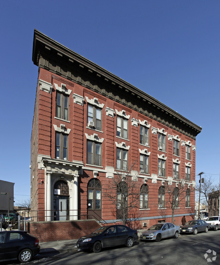 Building Photo - Arlington Arms Apartments