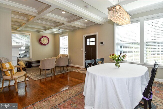 Foto del edificio - 2704 Brentwood Rd NE