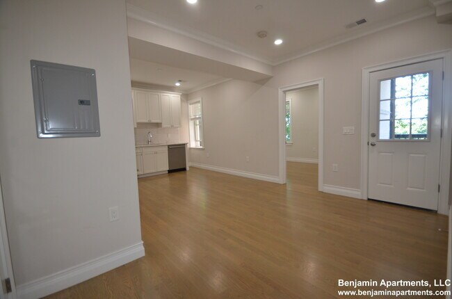 Foto del edificio - 14 Mount Hood Rd