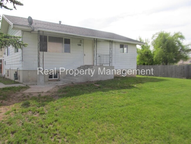 Building Photo - A 4 Bed, 2 Bath House, Available in Novemb...