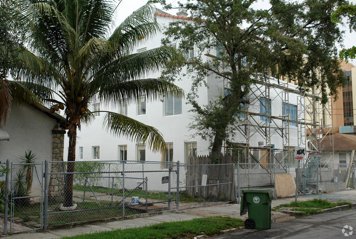 Building Photo - 1021 NW 3rd St