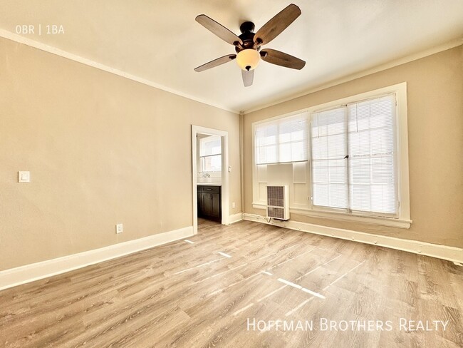 Building Photo - 1802 N La Brea Ave