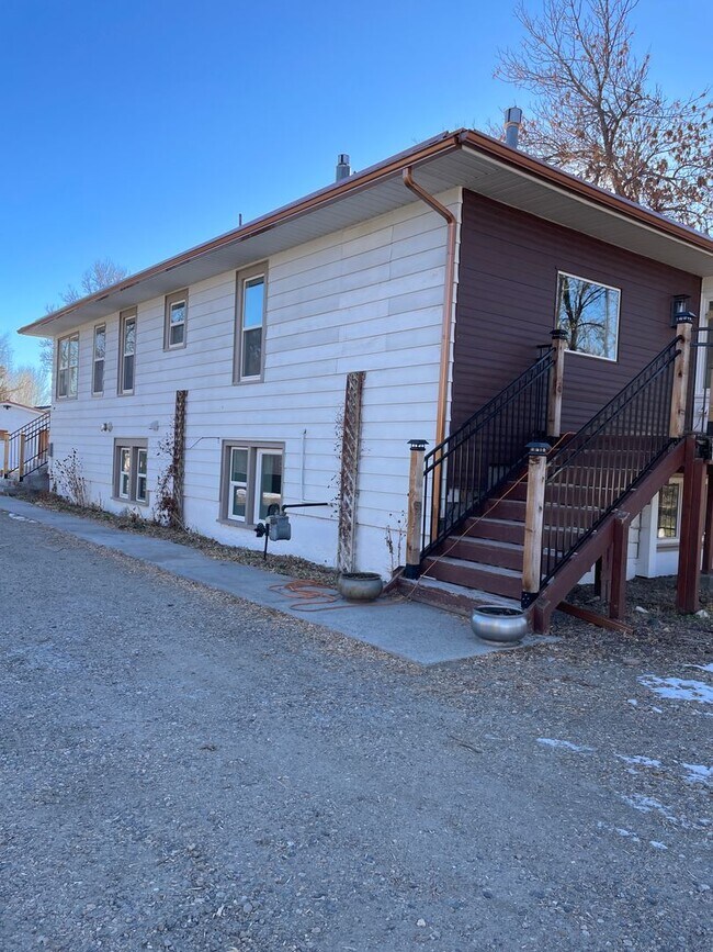Building Photo - Remodeled 4 bedroom, 2.25 bath