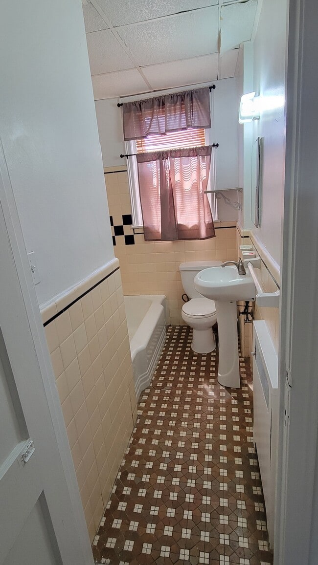 Foto del edificio - 1456 Elbridge St