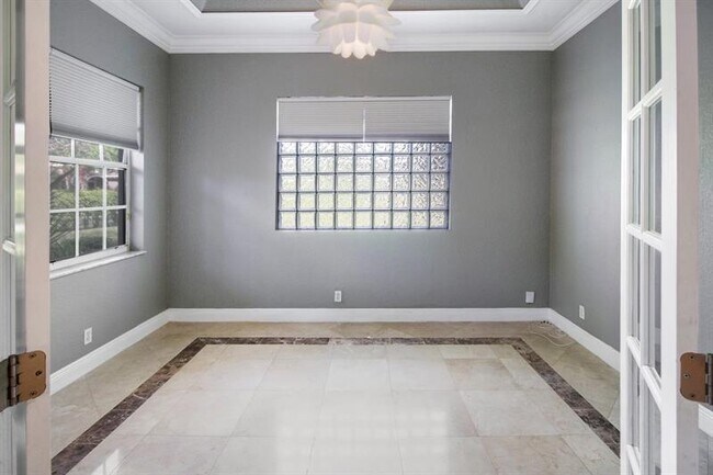 Building Photo - 12370 NW 78th Pl