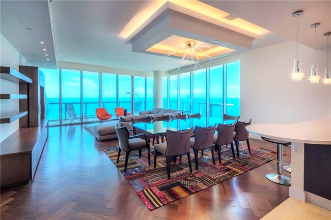 Building Photo - 17001 Collins Ave